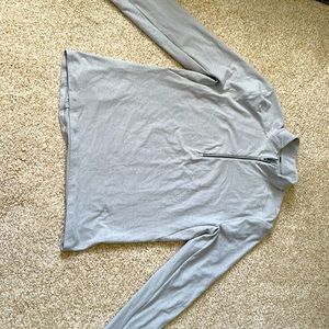 Lululemon men’s half zip pull over in large, light grey